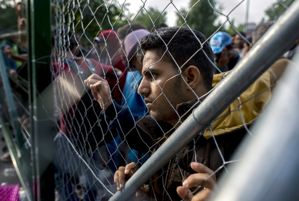 Izbeglice došle do Mađarske ograde, alid alje ne mogu