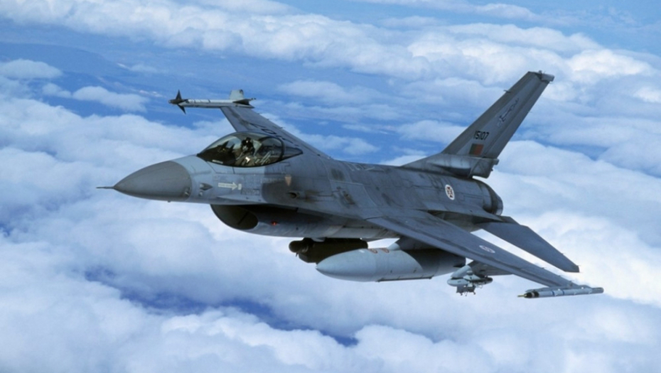 Vojni Borbeni avion F16