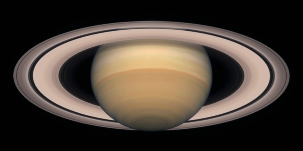 Saturn Planeta