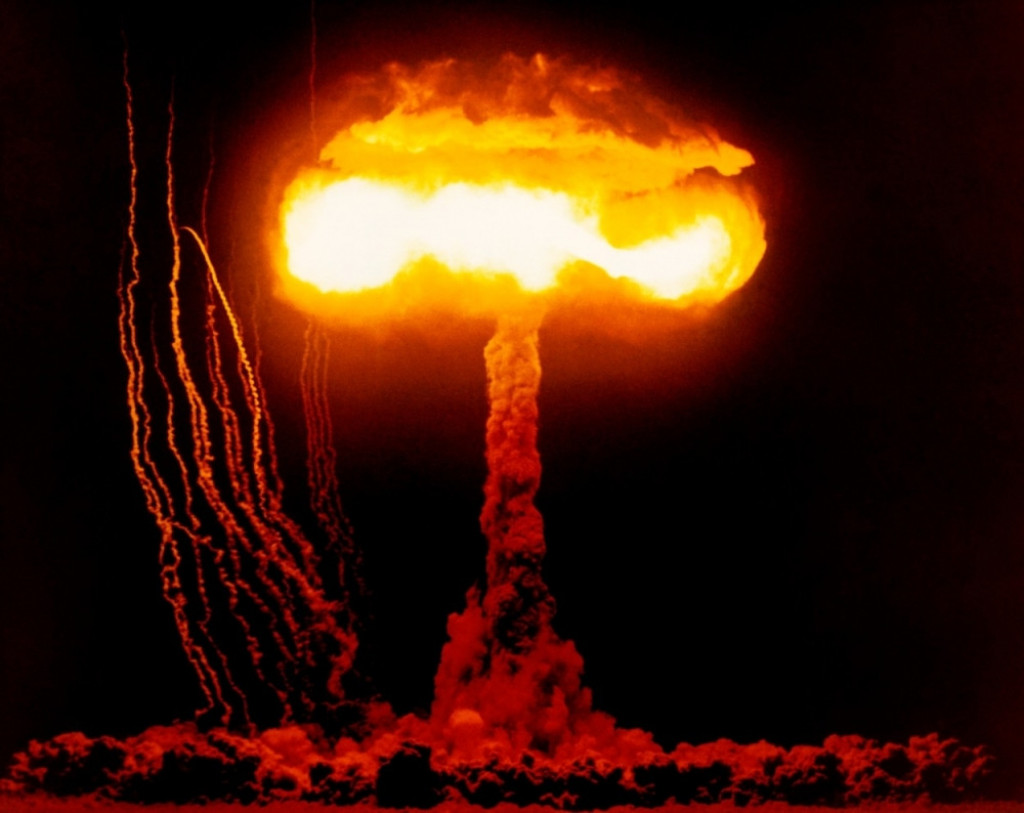 Nuklearna Atomska Eksplozija Bomba
