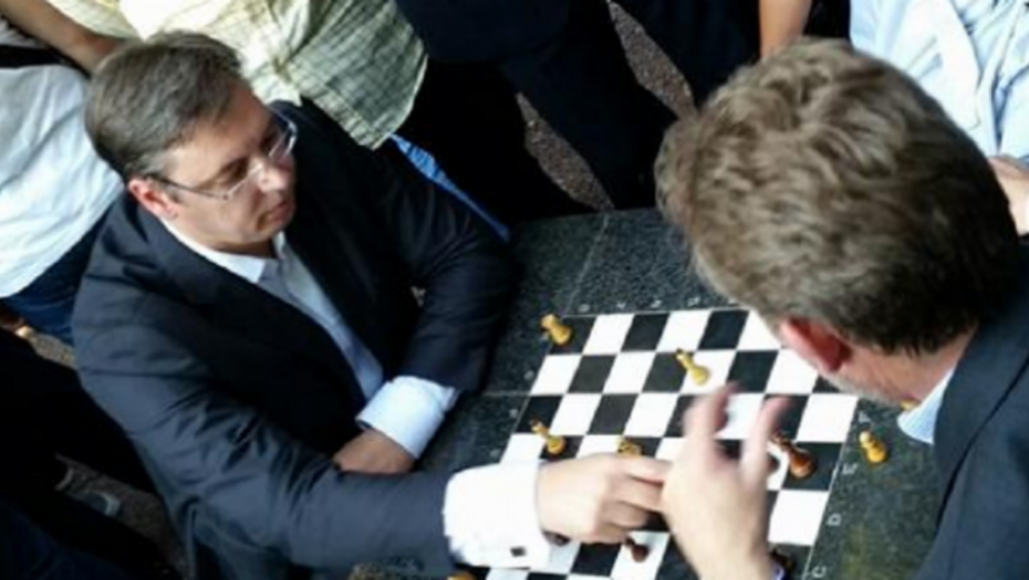 Vučić i Izetbegović igraju šak