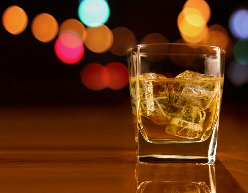 Viski sa ledom Alkoholno Žestoko piće Žestina