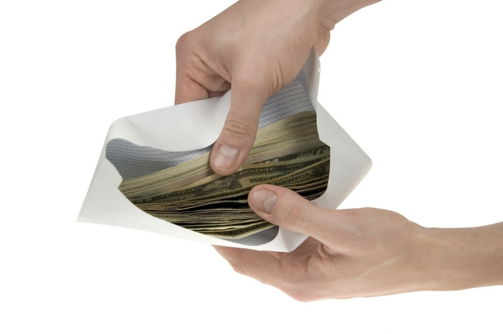 Mito Korupcija Novac Pare Dolari u koverti Koverta sa novcem