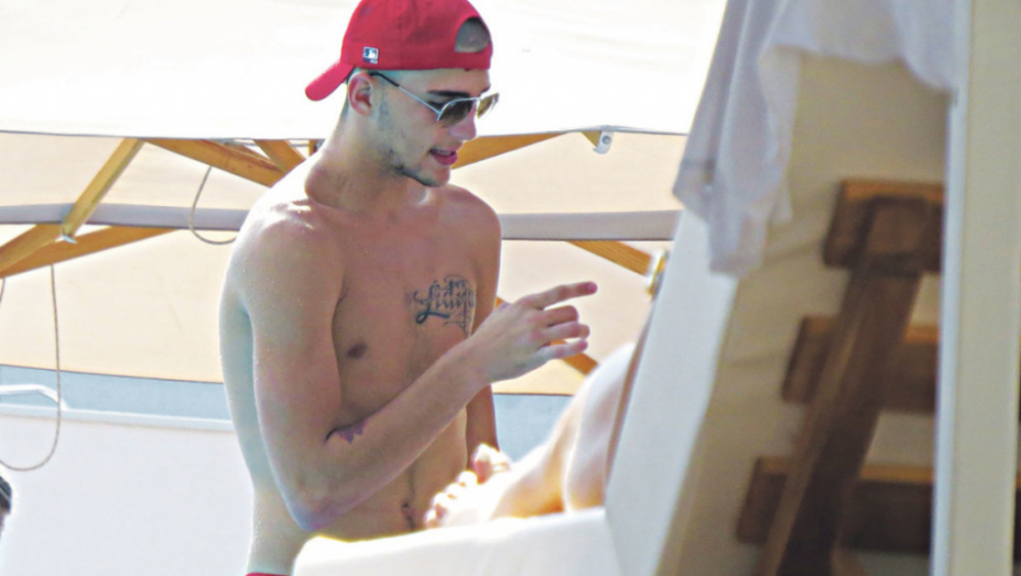 Sin Cece Ražnatović ni posle nezgode ne miruje