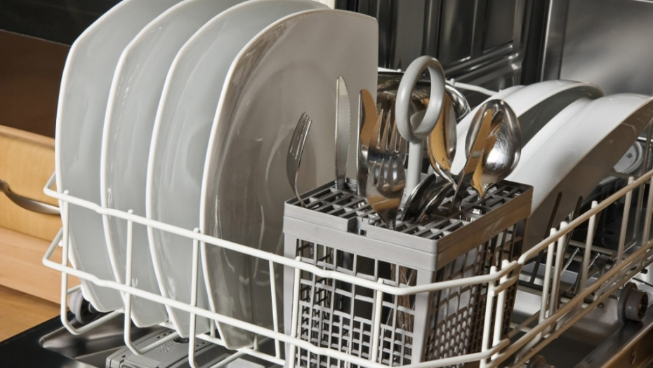 Oprani sudovi Oprano posuđe Mašina za pranje sudova posuđa