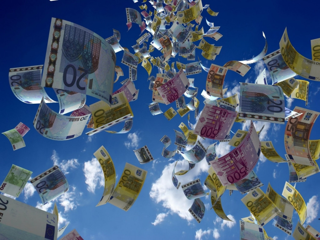 Evro Evri Leti lete Raspianje novcem evrima Pada Padaju s neba