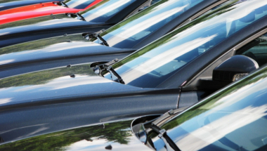 Parkirani automobili Auto pijaca Salon za prodaju automobila