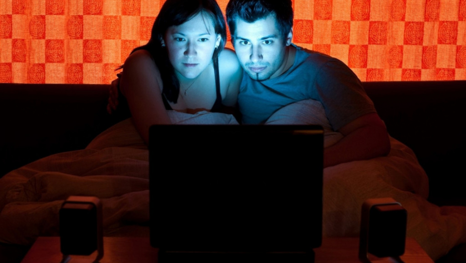Par gleda film Monitor Laptop Računar Kompjuter