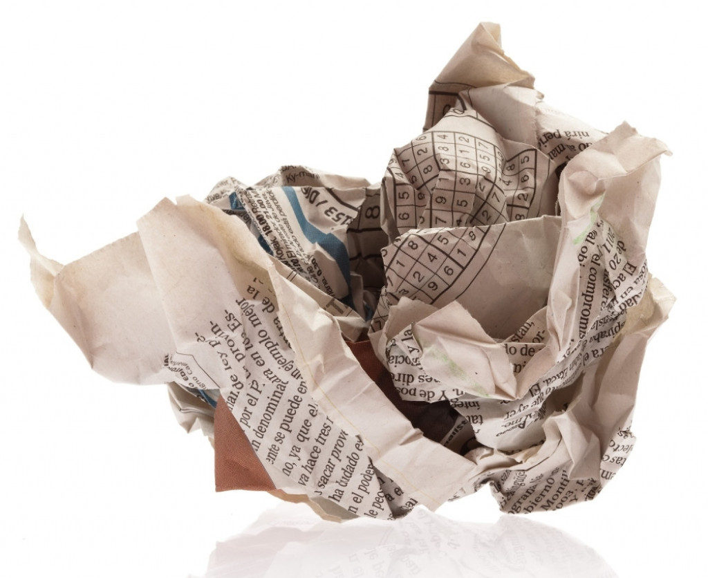 Zgužvane Bačene Uništene novine