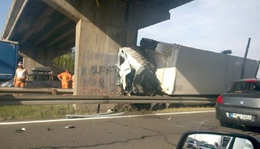 Kabina kamiona potpuno je smrskana