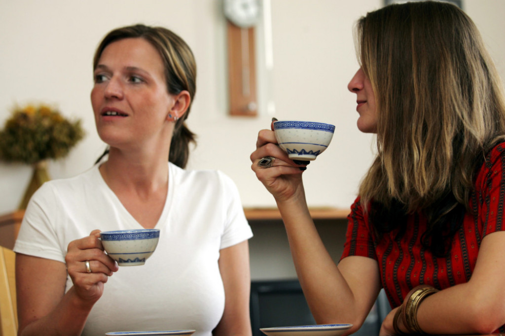 kafa, ispijanje kafe, prijateljice, drugarice