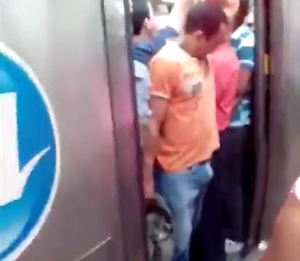 Erekcija u najnezgodnijem mogućem trenutku