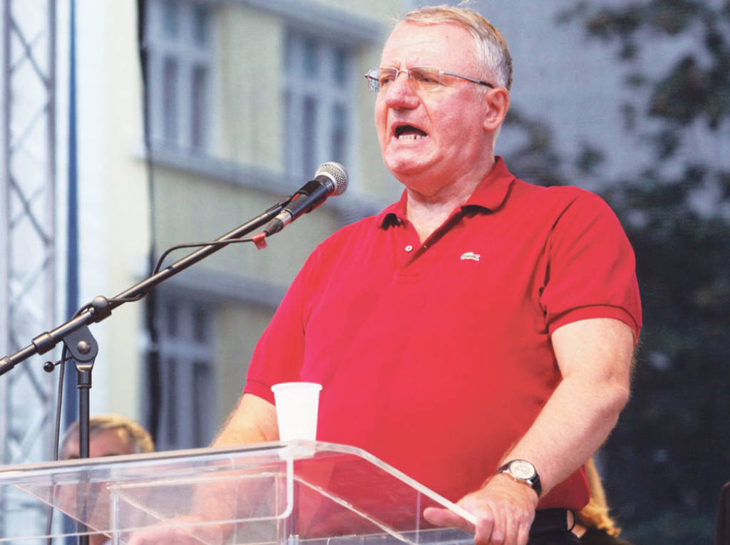 Vojislav Šešelj  u klinču sa LGBT