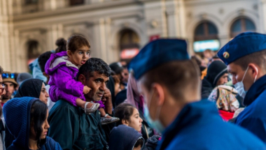 Mađarska: Izbeglice krenule pešice za Austriju