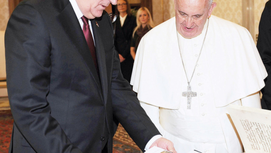 Još nije kasno da se vođa katolika pokaje: Nikolić i papa Franja