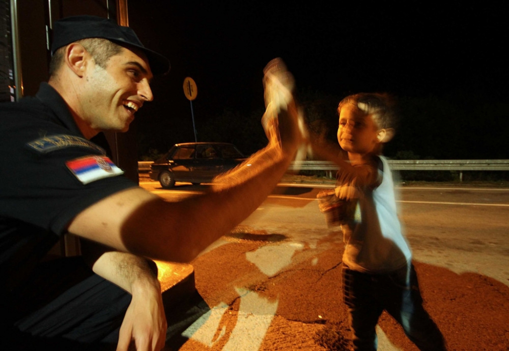 Mali Sirijac sa srpskim policajcem kod Bezdana