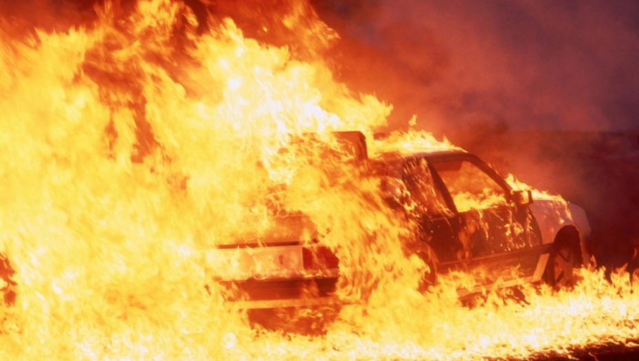 Zapaljen automobil, požar