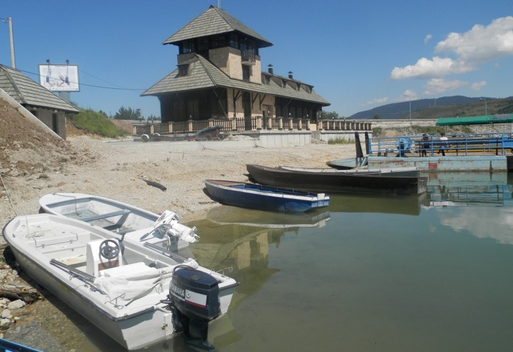 Lak plen - čamci na Zlatarskom jezeru