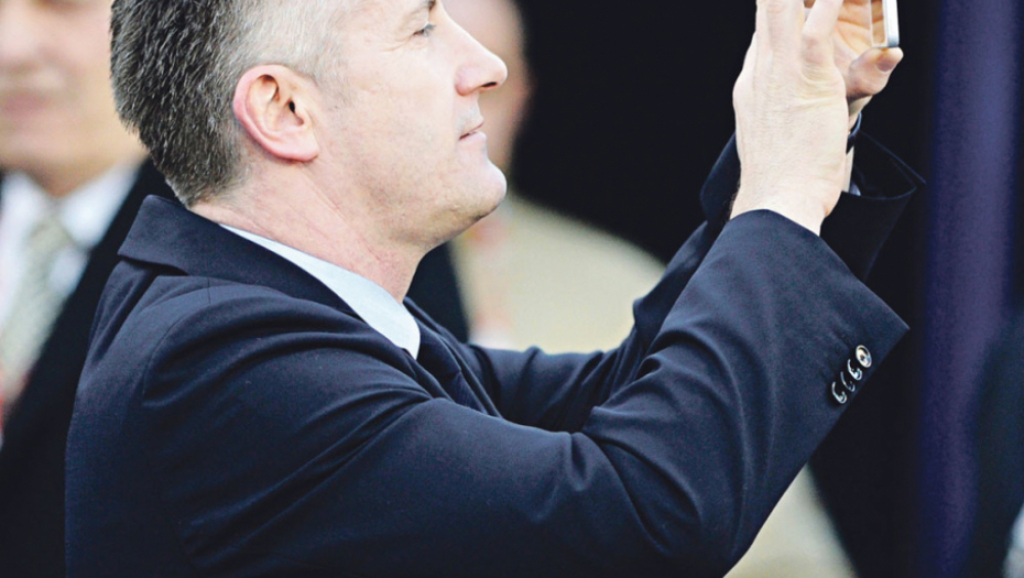 Možda je hteo da snimi selfi: Davor Šuker