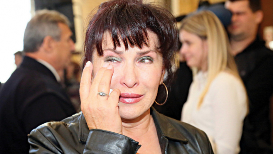 Milena Plavšić  u suzama