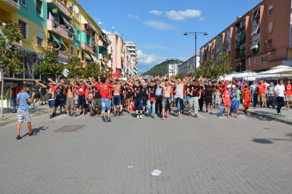 Navijači Albanije u Elbasanu