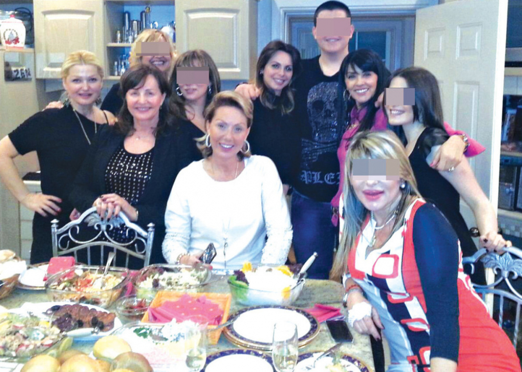 Tatjana sa Sanjom,  Anom, Lepom Brenom i Sonjom Vuksanović