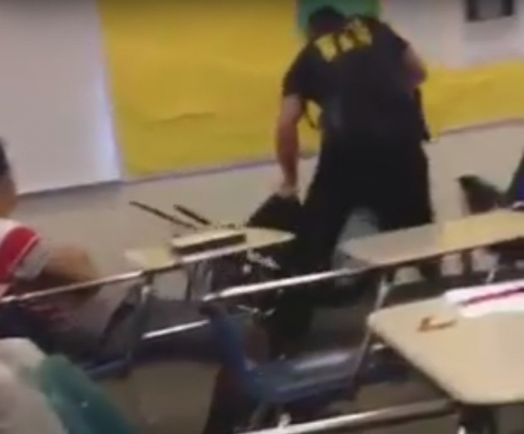 Policajac brutalno prebio devojčicu u učionici