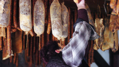 Samo slanina Srbiju spasava