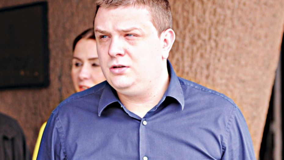 Miloš Vazura  uzvraća udarac