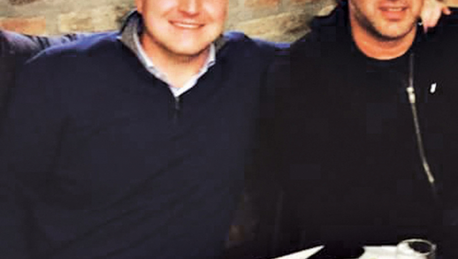 Osmesi sve  govore:  Pajtosi u  kafani