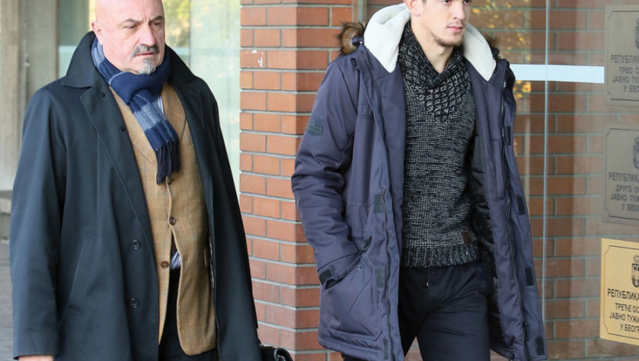 Tomo Ćulafić u pratnji advokata Gorana Petronijevića