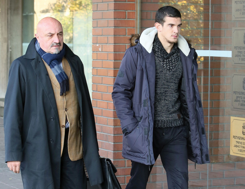 Tomo Ćulafić u pratnji advokata Gorana Petronijevića