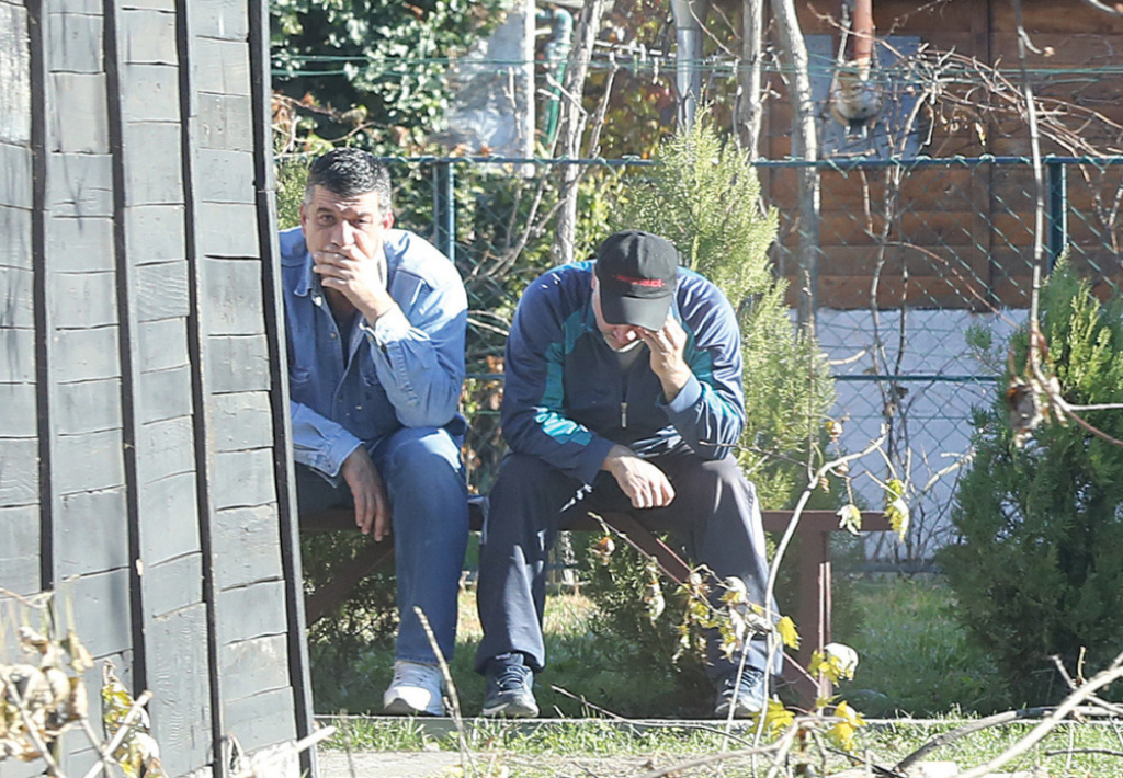 Očajan: Muž  Aleksandar (levo)