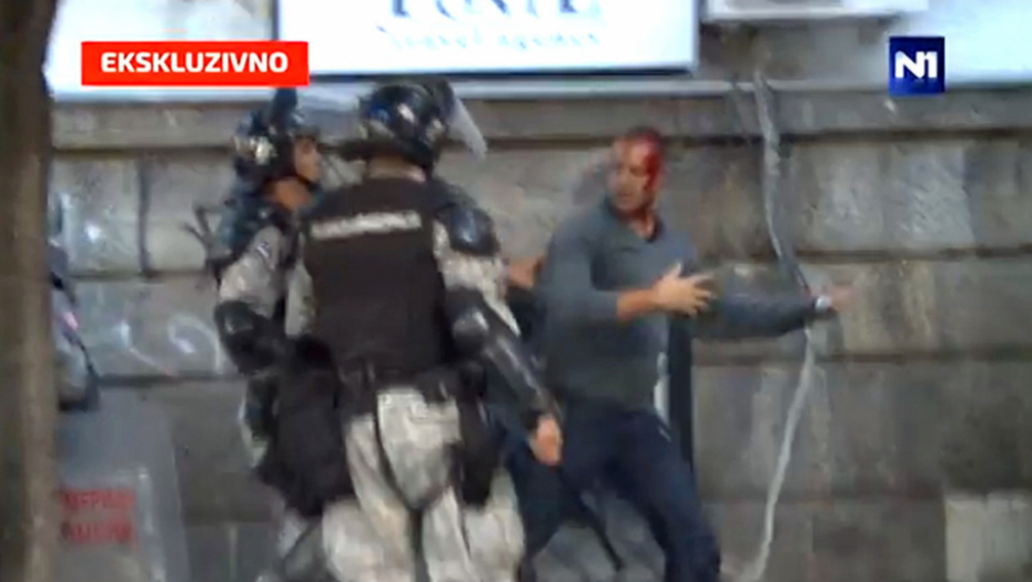 Andrej Vučić Prebijanje Andreja Vučića Žandarmerija