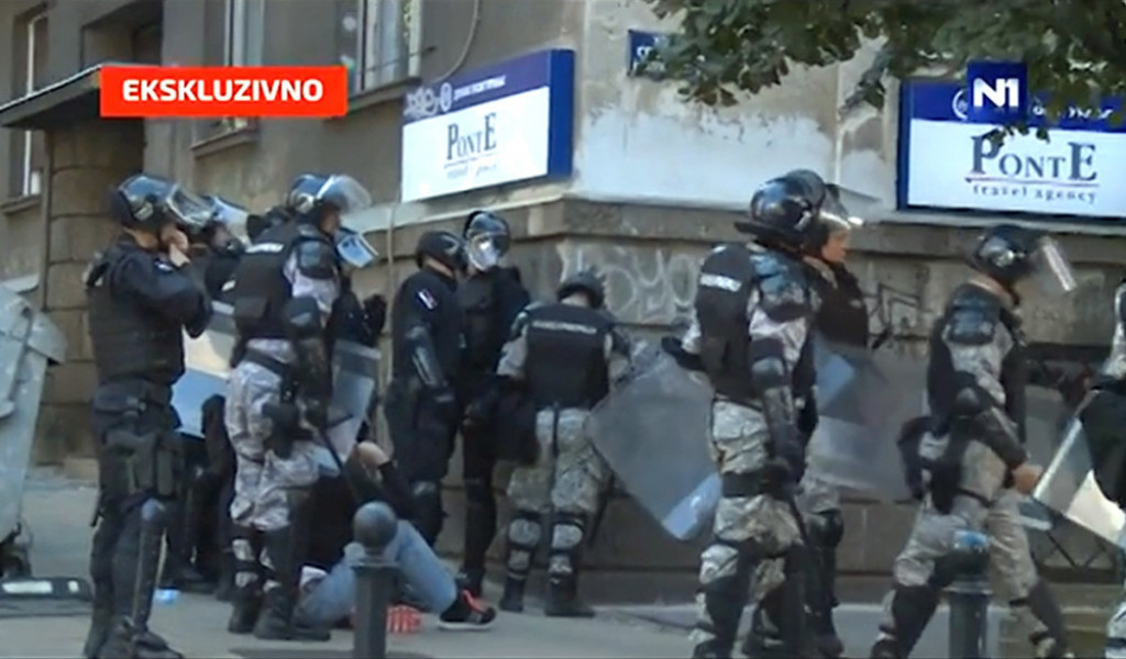 Andrej Vučić Prebijanje Andreja Vučića Žandarmerija