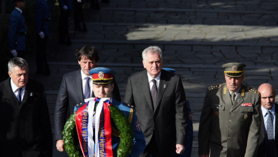Tomislav Nikolić, spomenik Neznanom junaku na Avali
