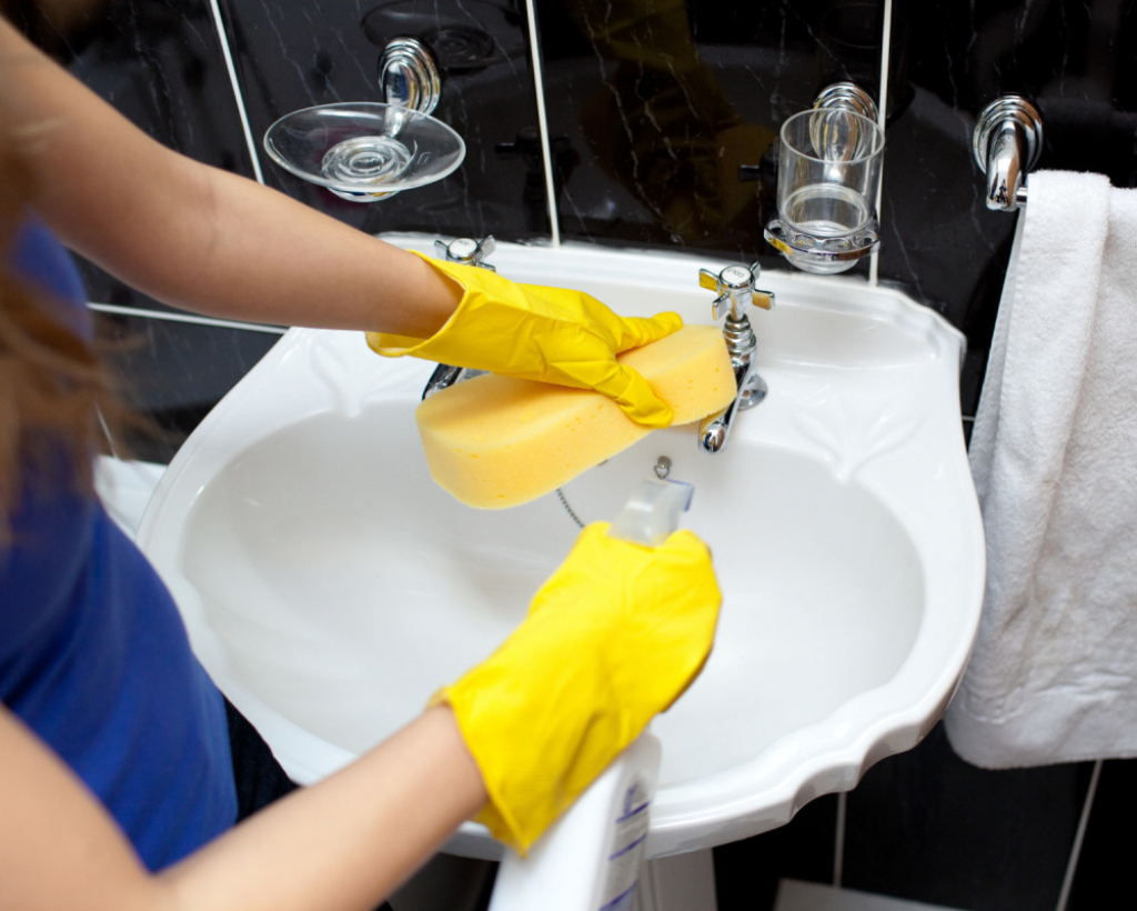 čišćenje lavabo kućni poslovi