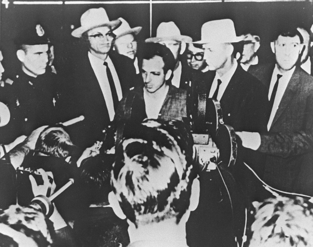 Li Harvi Osvald neposredno pre nego što je likvidiran