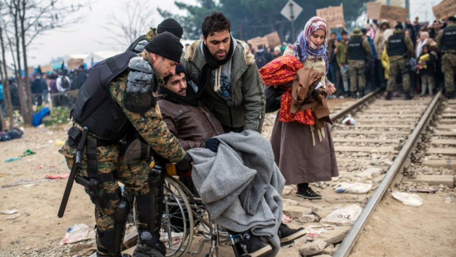 Migranti blokirali prugu