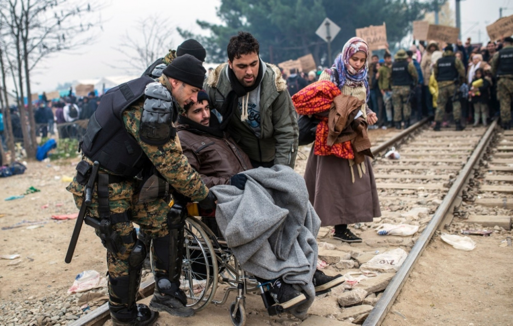 Migranti blokirali prugu