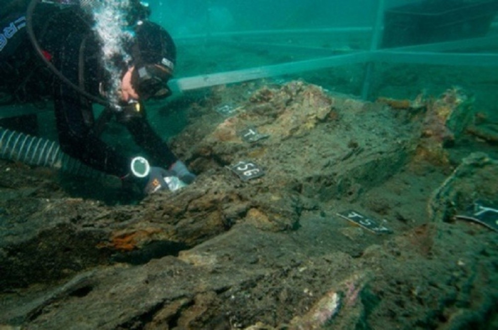 Ronilac, brod, zlato