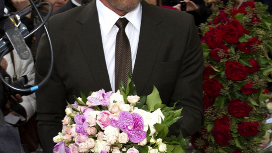 Arnold Švarceneger odaje poštu žrtbama napada u Parizu