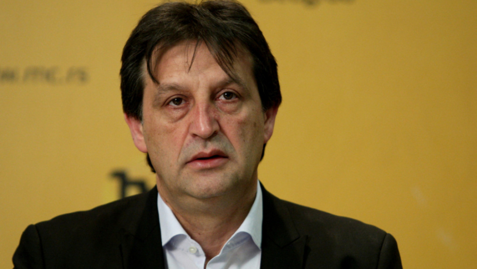 Gašić se obraća novinarima