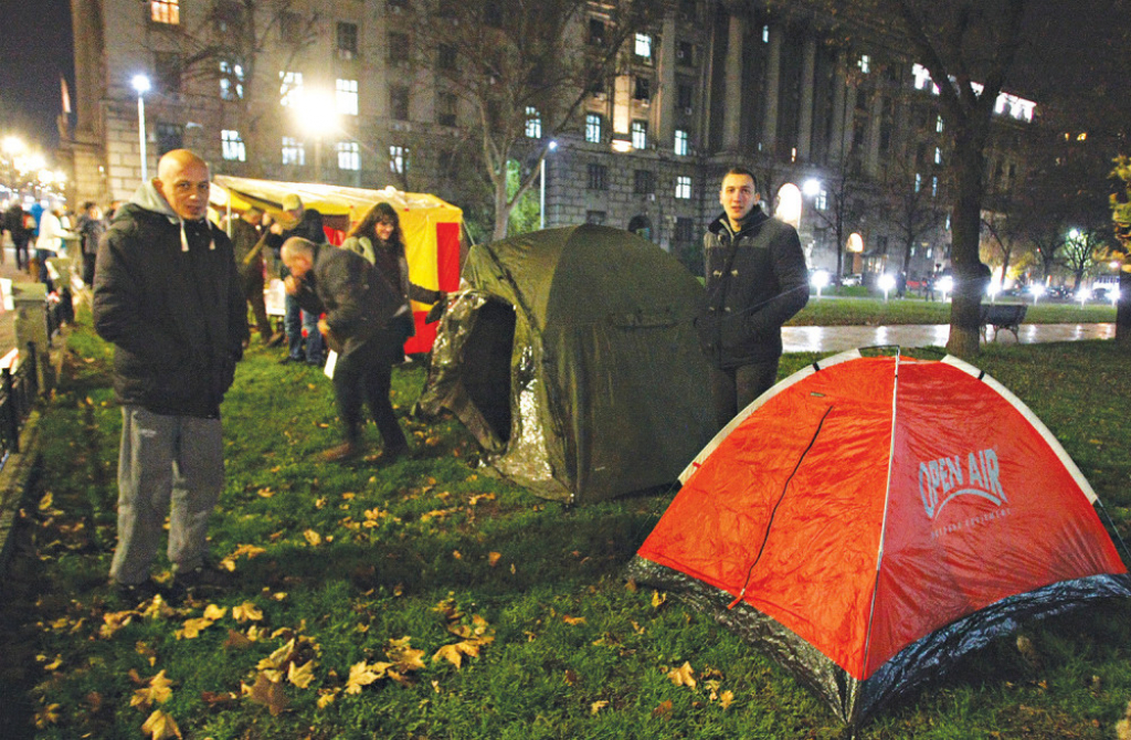Očajni: Medenica i ostali neuspešno protestovali ispred Vlade