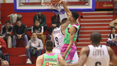 Timoti Luvavu zakucava Partizan