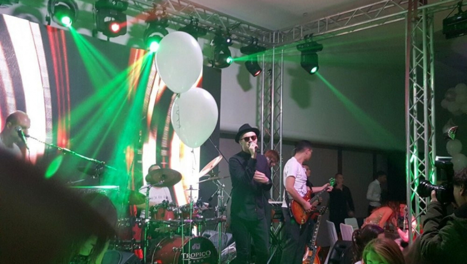 Tropiko bend u Kraun plazi