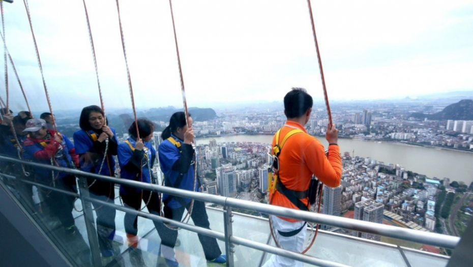 Kina, staklena staza