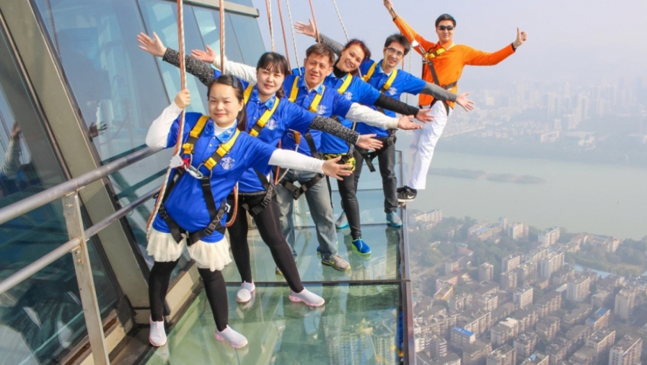 Kina, staklena staza