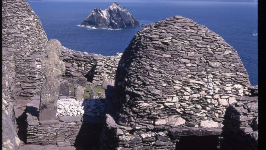 Ostaci manastira na ostrvu Skeling Majkl, Irska