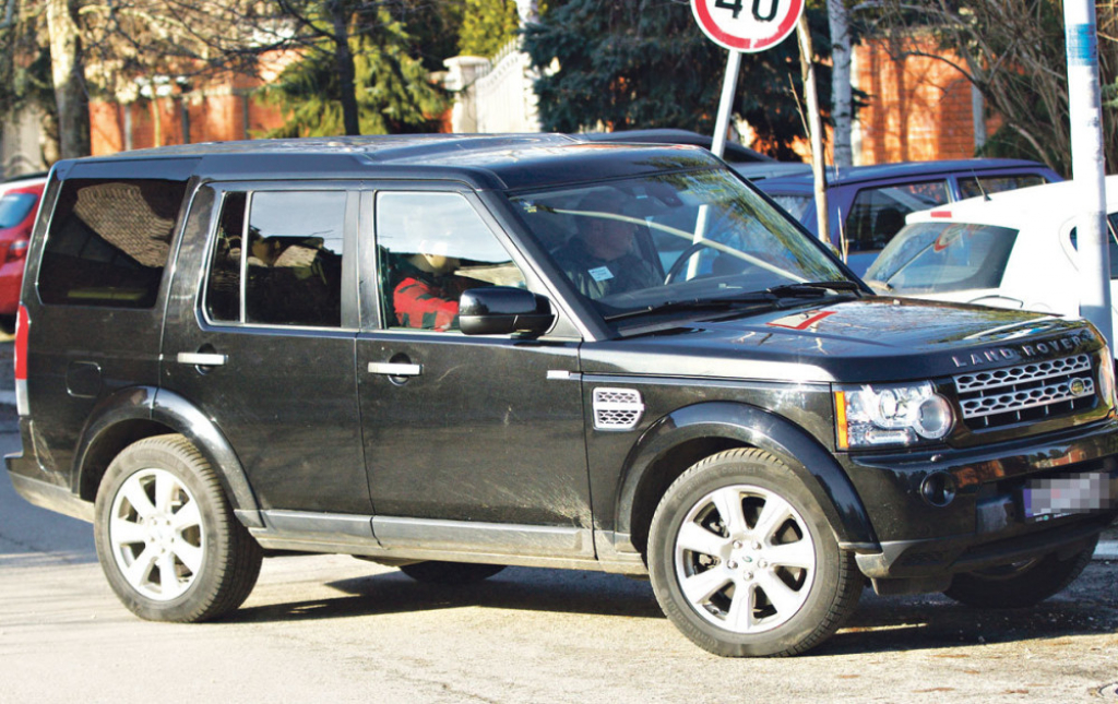 Na aerodromu ih je sačekala pevačicina  prijateljica